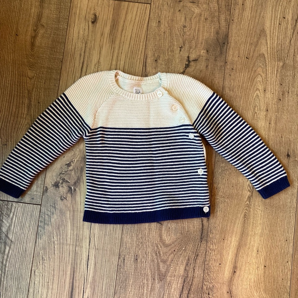 Gap gender neutral sweater